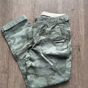 GAP Women's Green Camouflage Cargo Pants